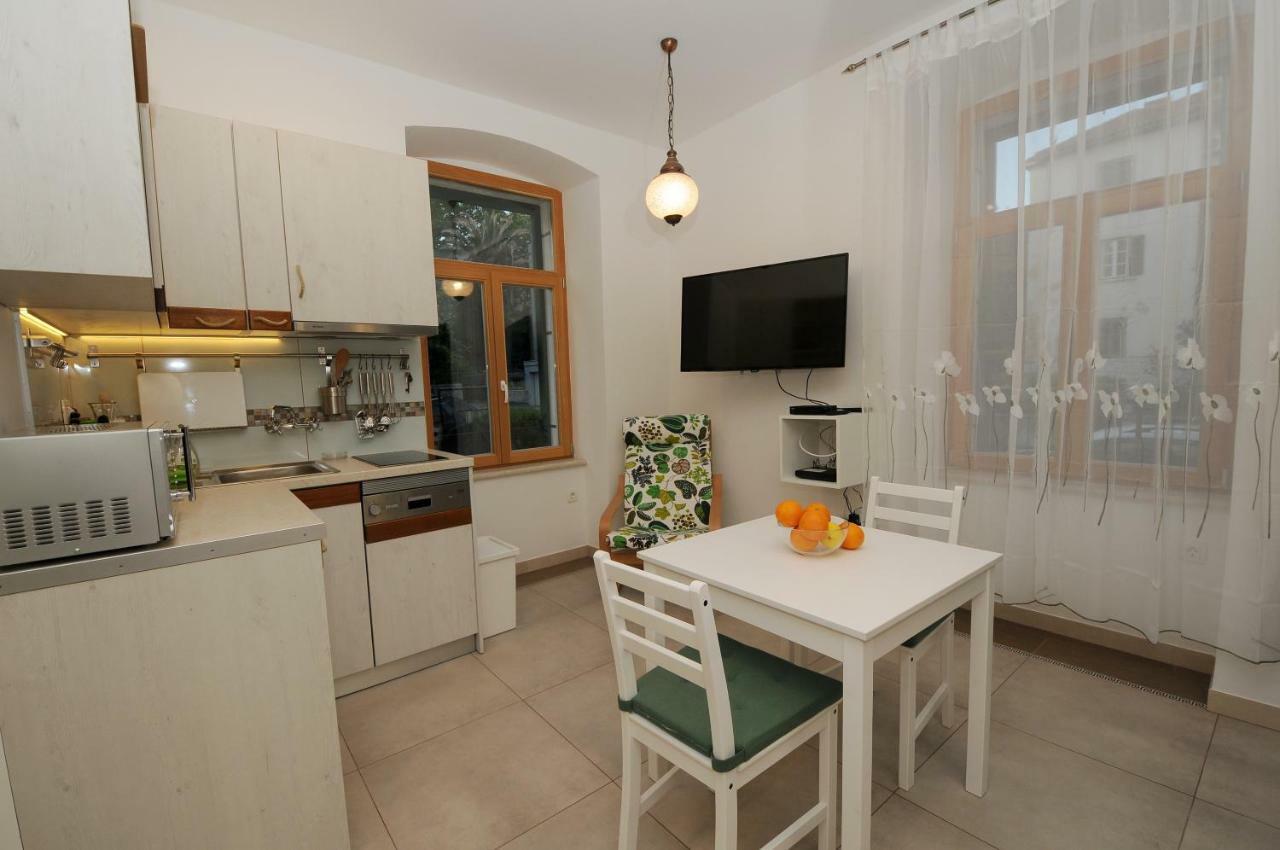 Studio Apartment Dzapo สปลิท ภายนอก รูปภาพ
