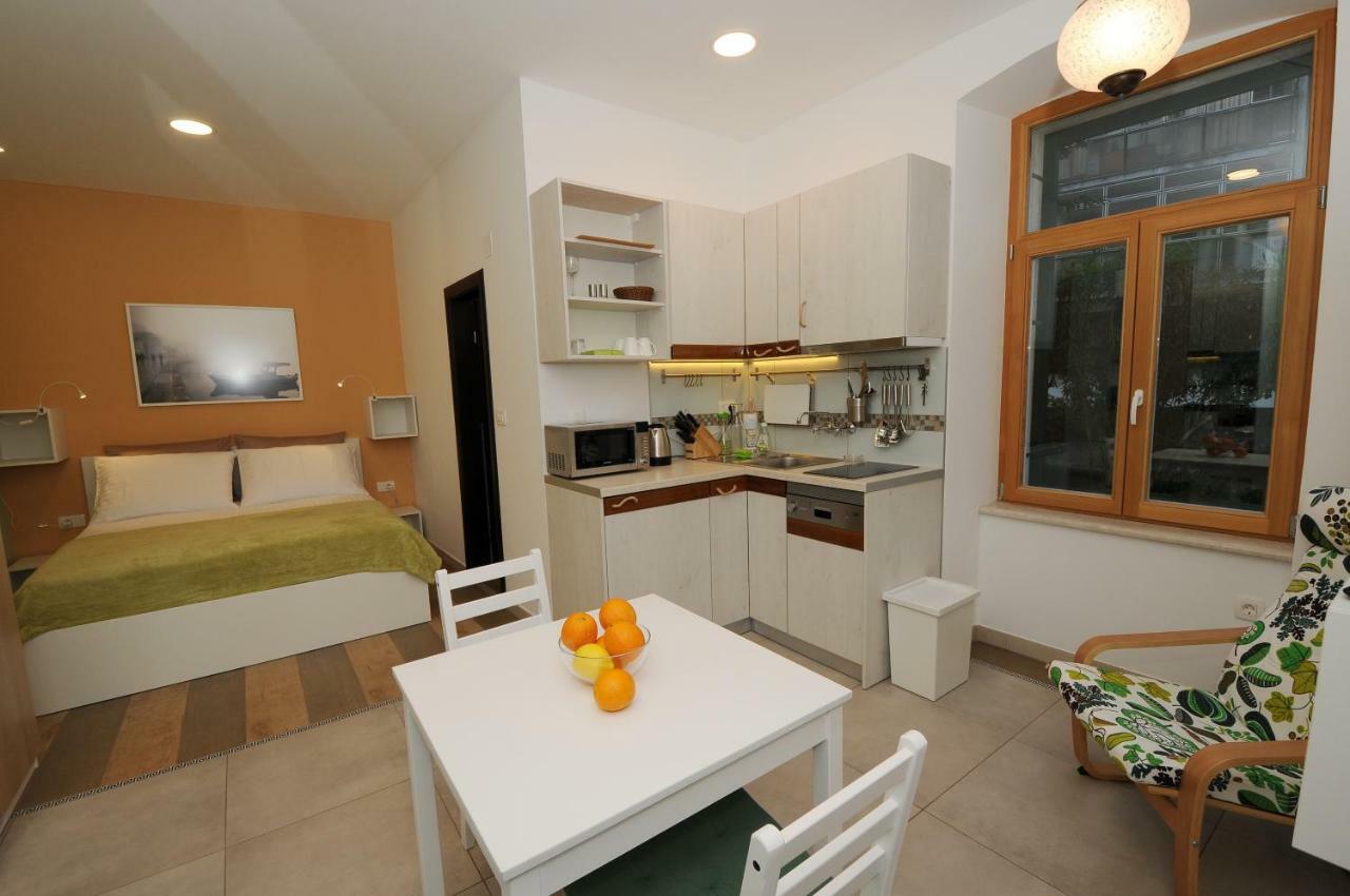 Studio Apartment Dzapo สปลิท ภายนอก รูปภาพ