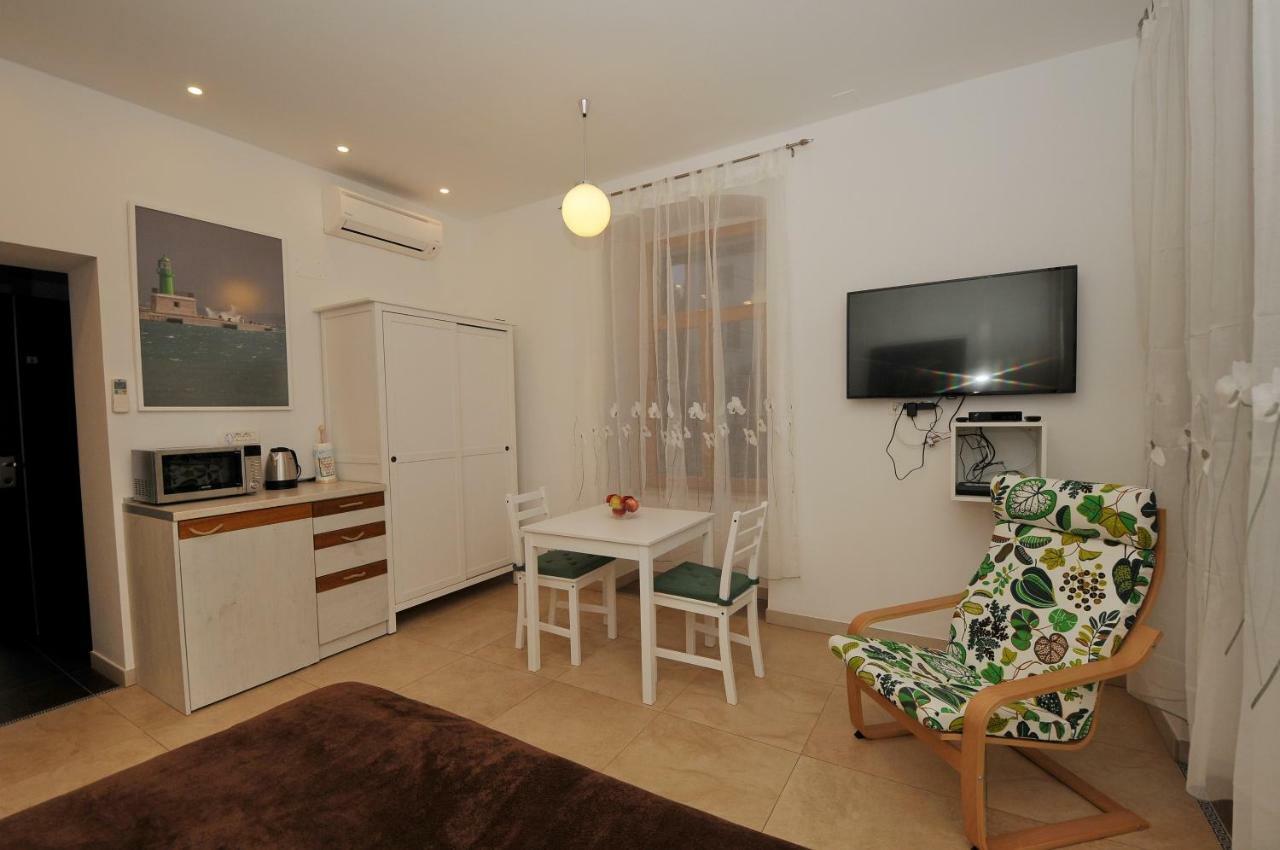 Studio Apartment Dzapo สปลิท ภายนอก รูปภาพ
