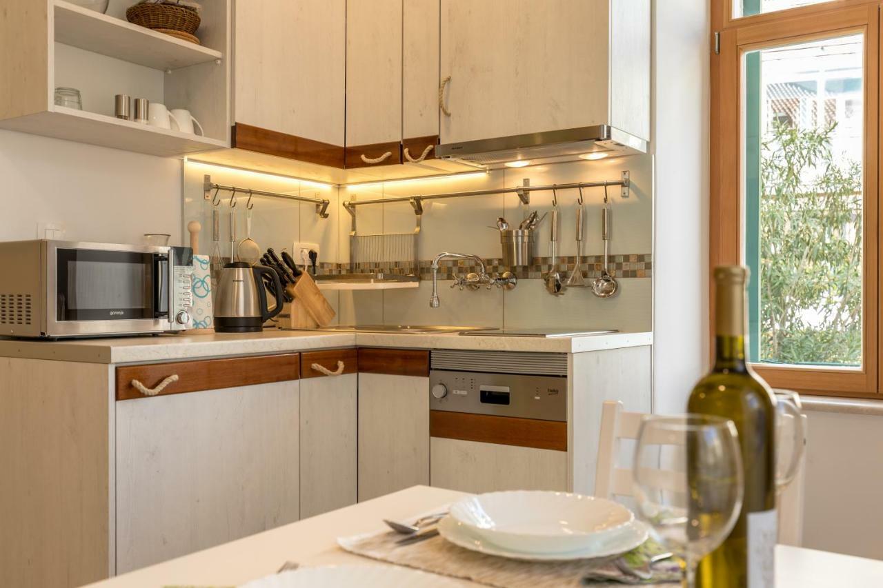Studio Apartment Dzapo สปลิท ภายนอก รูปภาพ
