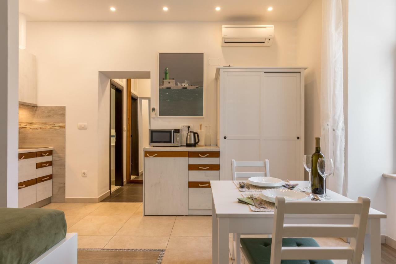 Studio Apartment Dzapo สปลิท ภายนอก รูปภาพ