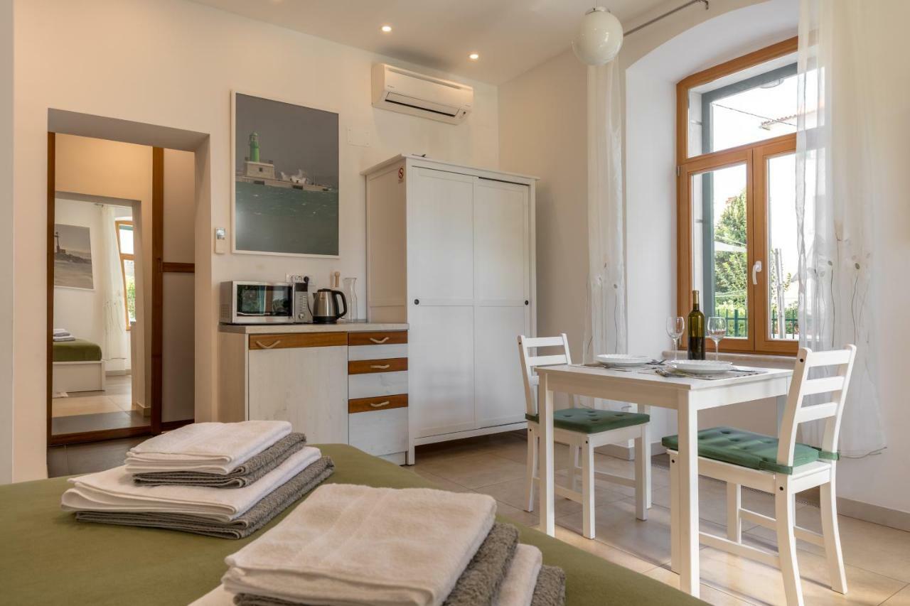Studio Apartment Dzapo สปลิท ภายนอก รูปภาพ
