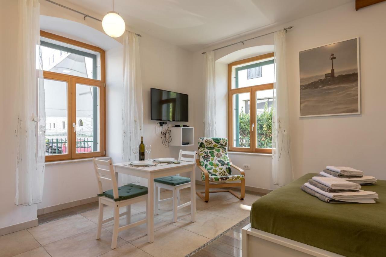 Studio Apartment Dzapo สปลิท ภายนอก รูปภาพ
